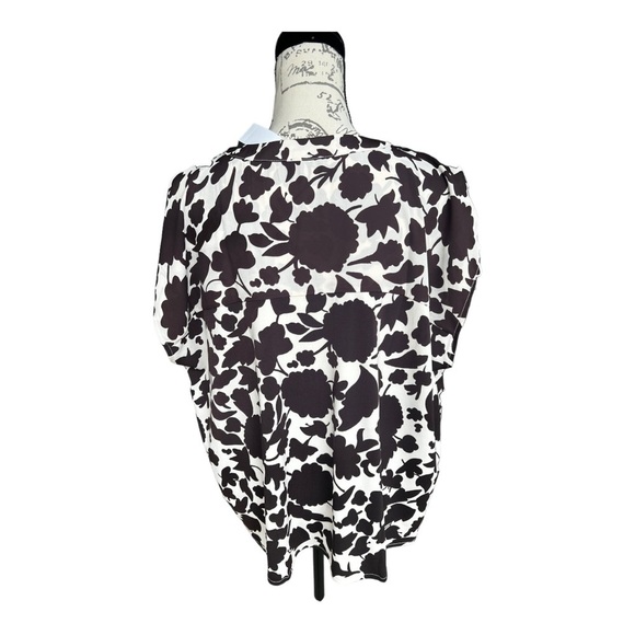 NWT, Brown and Cream color print top, size XL - Picture 2 of 7